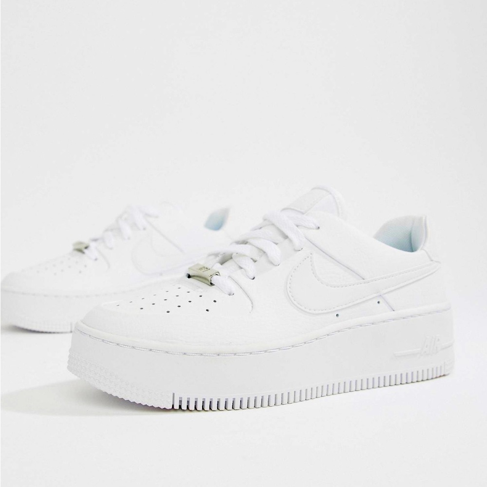 Nike white air force 1 sage low sneakers platform